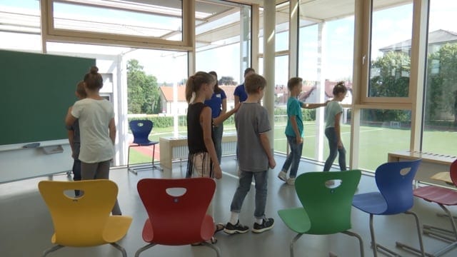 Preview image for the video "5 Minuten Entspannung für Eltern und Kinder". Preview image for the video "5 Minuten Entspannung für Eltern und Kinder".