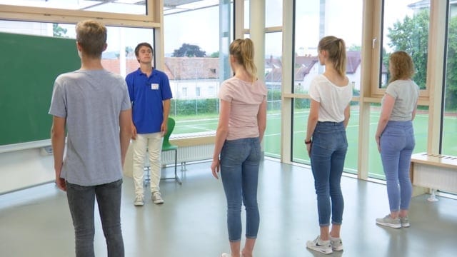 Preview image for the video "Yoga-S’cool. Dreieck".