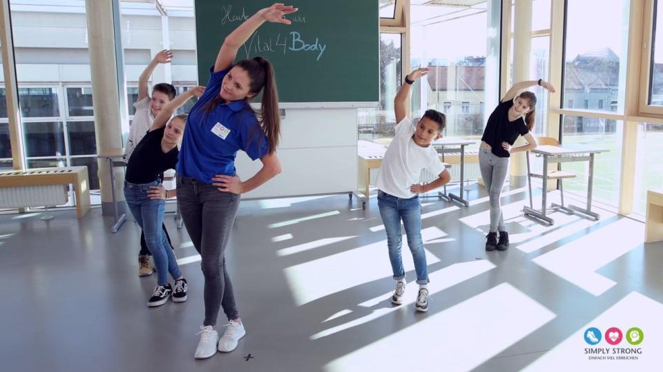 Preview image for the video "Walking Kid".