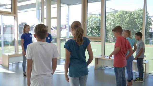 Preview image for the video "Schultertanz".