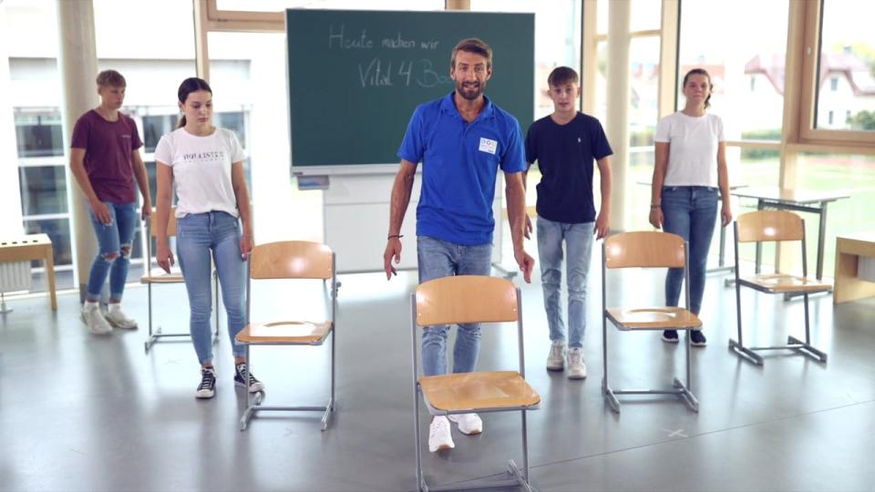 Preview image for the video "Athletic Kid".