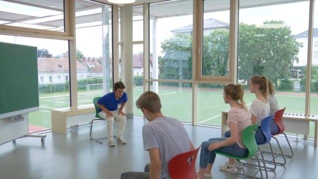 Preview image for the video "Yoga-S’cool. Die Sonne geht auf".