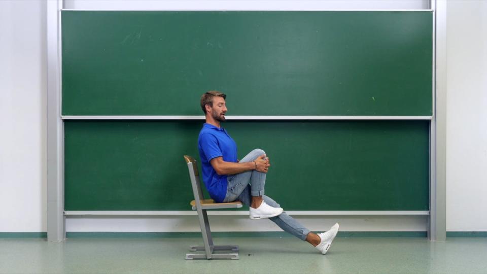 Preview image for the video "Auf dem Sessel".