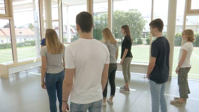 Preview image for the video "Fussballspielen".