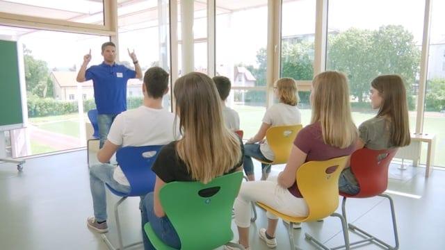 Preview image for the video "Dirigieren Longline".