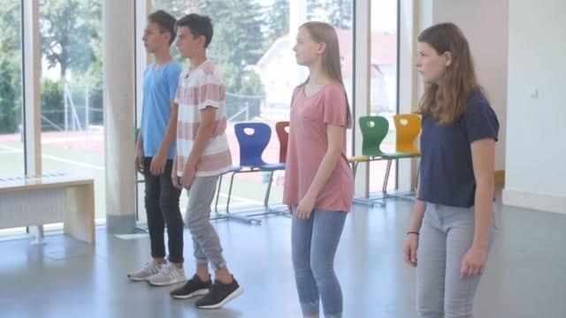 Preview image for the video "Turn around".