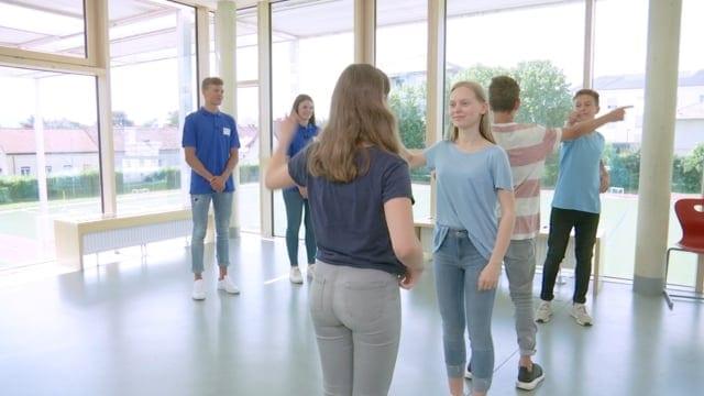 Preview image for the video "Rückwärtstanz".