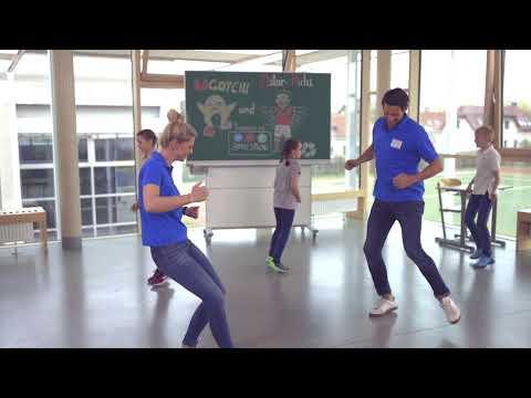 Preview image for the video "Fußballspiel im Spiegel".