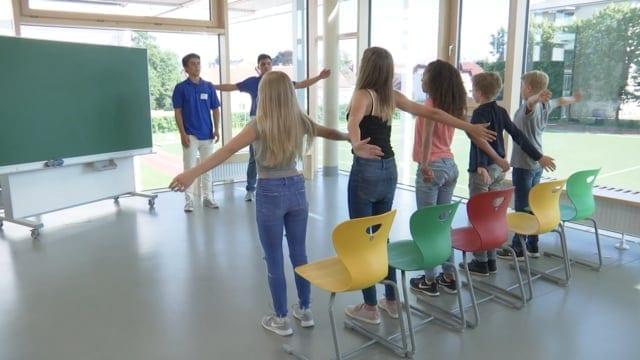 Preview image for the video "Klein wie eine Maus, groß wie ein Elefant".